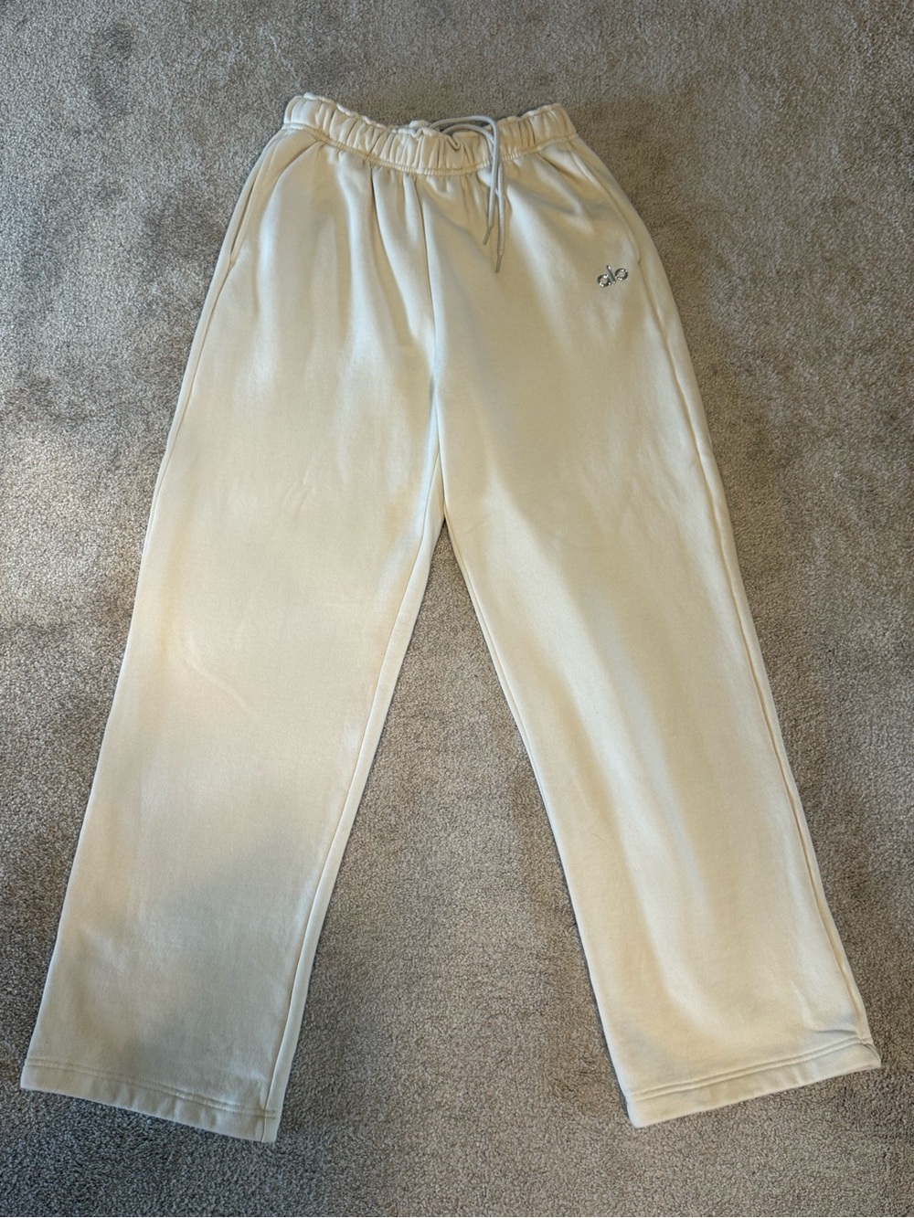 ALO Yoga Accolade Straight Leg Sweatpants Pants S Small Cream